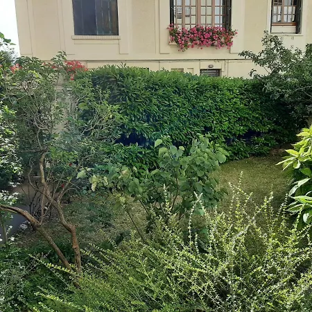 Cozy Near Paris